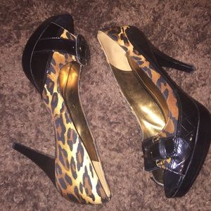 Marc Fisher brown multi fabric heels.